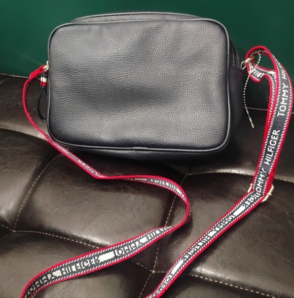 Tommy Hilfiger Navy Large Camera Bag with Adjustable Crossbody Logo Strap Unisex - Picture 5 of 8